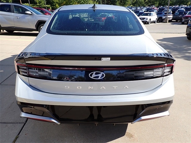 2026 Hyundai Sonata SEL Sport photo 2