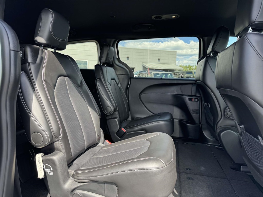 2025 Chrysler Voyager LX photo 14