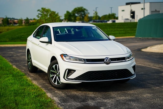 2025 Volkswagen Jetta 1.5T S photo 3