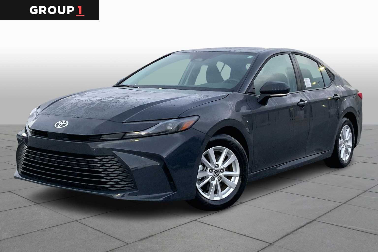2025 Toyota Camry LE's photo