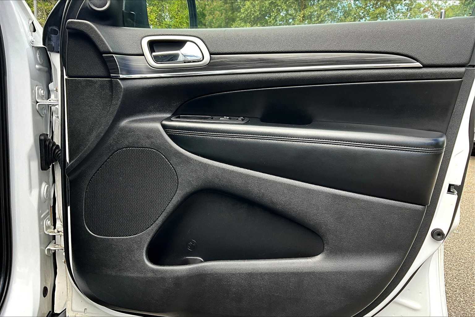 2020 Jeep Grand Cherokee Limited photo 18