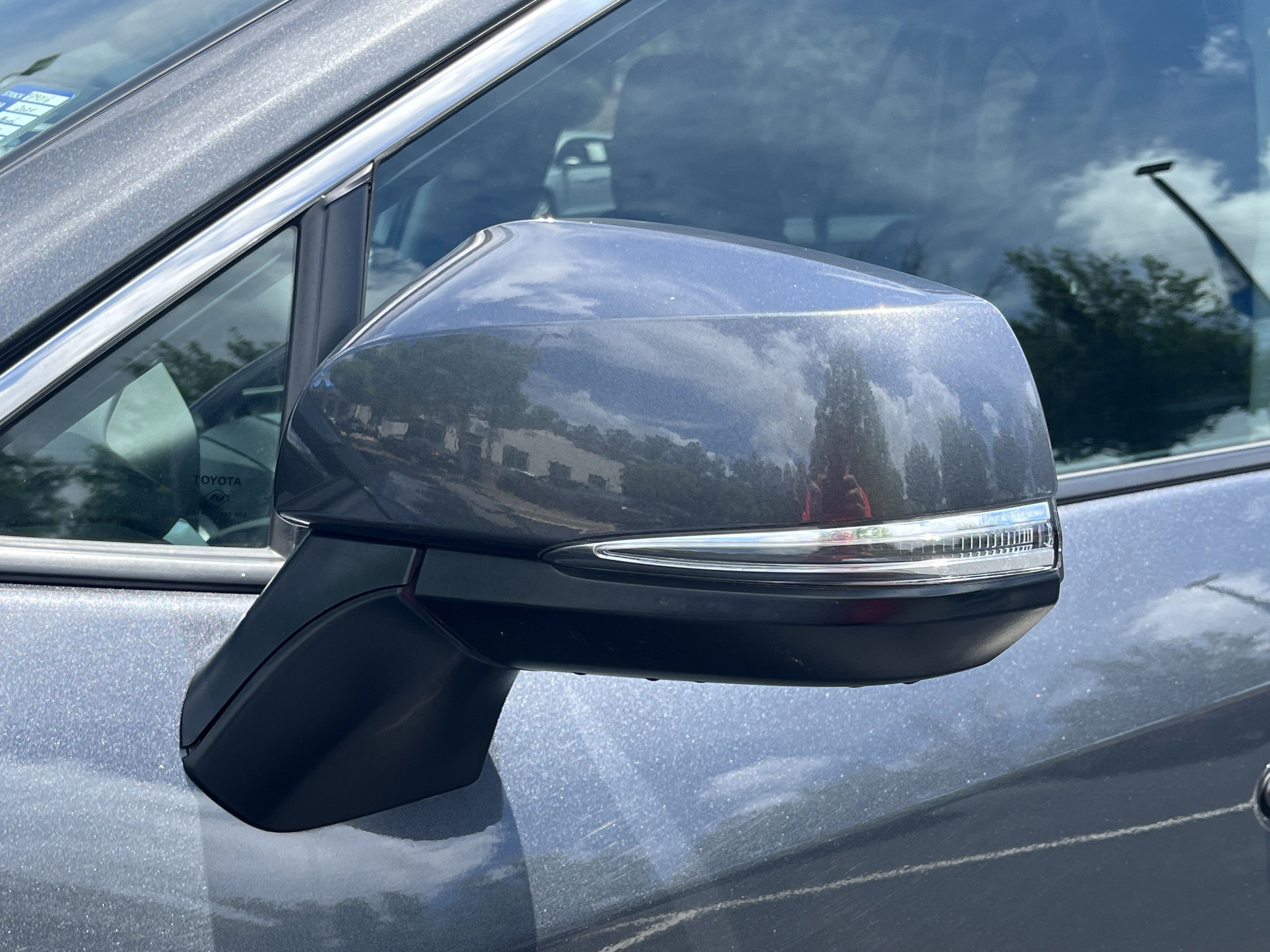 2024 Toyota RAV4 XLE photo 19