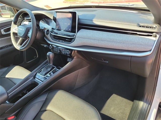 2025 Jeep Compass Latitude photo 17