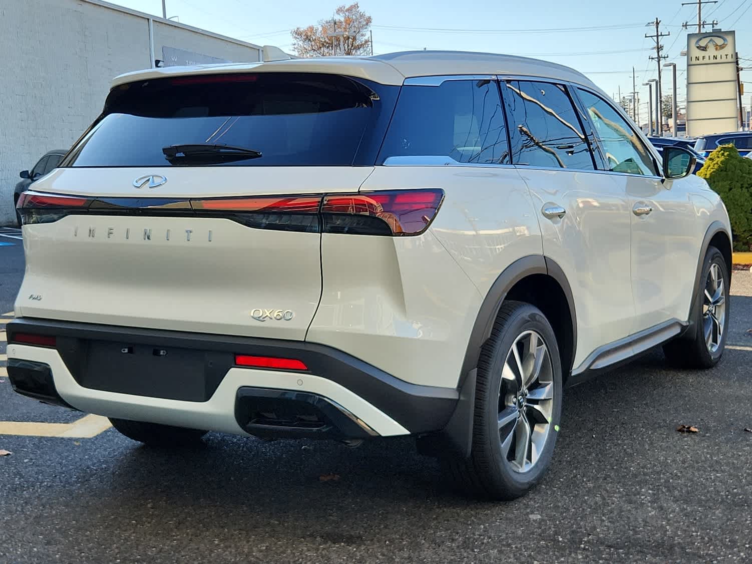 2025 Infiniti QX60 Luxe photo 3