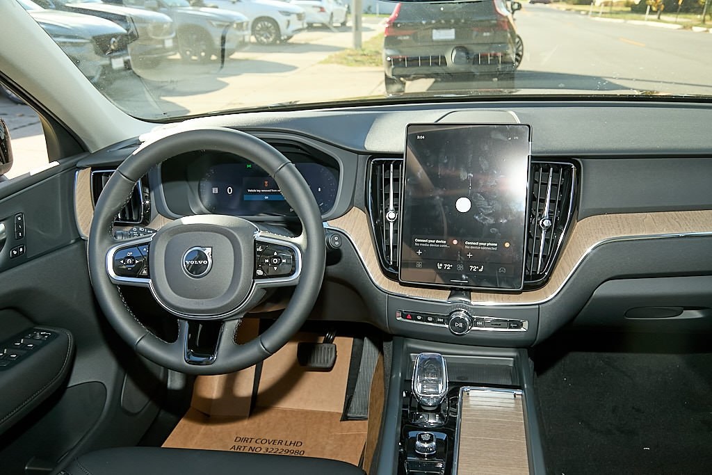 2026 VOLVO XC60 - Image 24