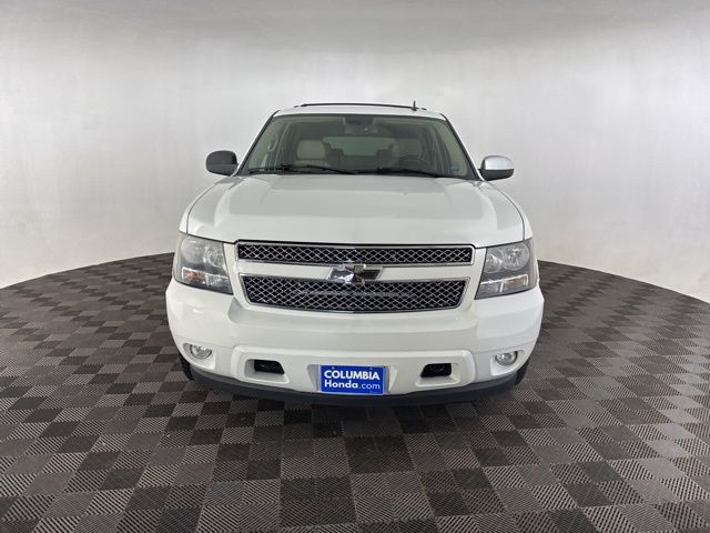 2008 Chevrolet Tahoe LTZ photo 2