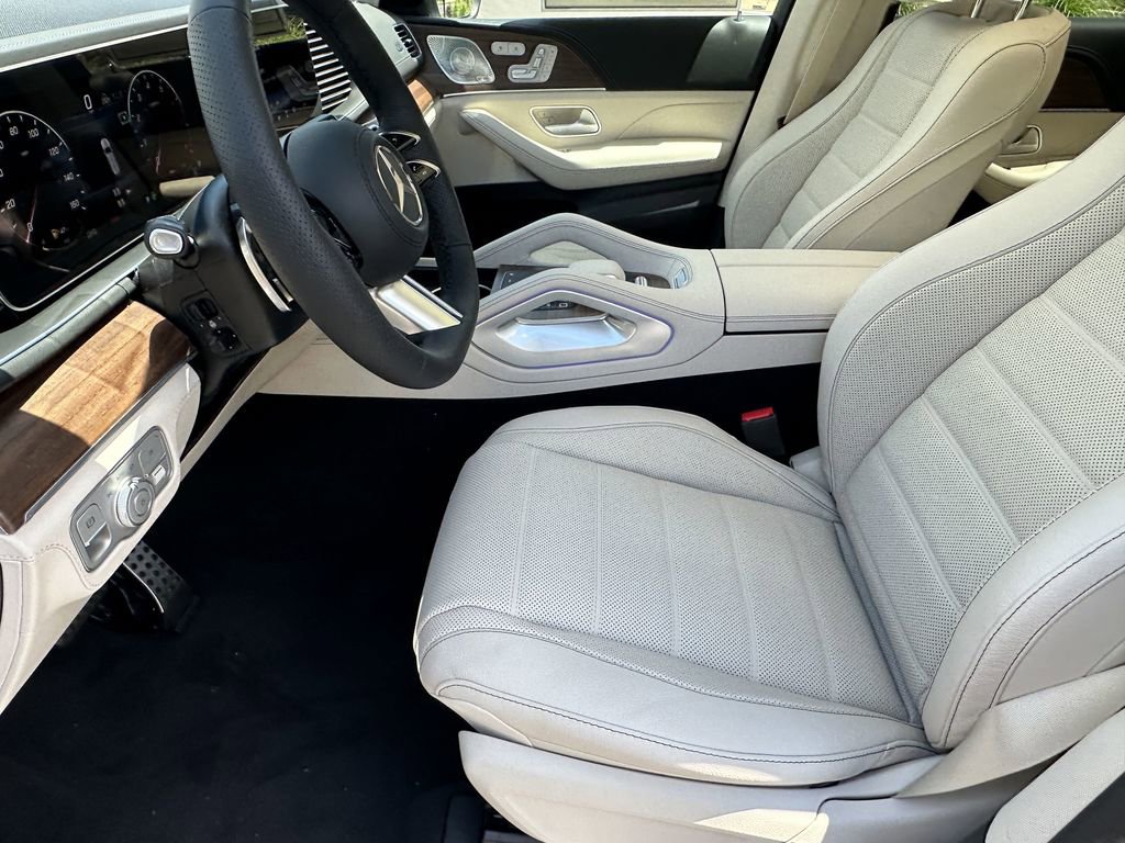 2025 Mercedes Benz GLS 450 4MATIC photo 10