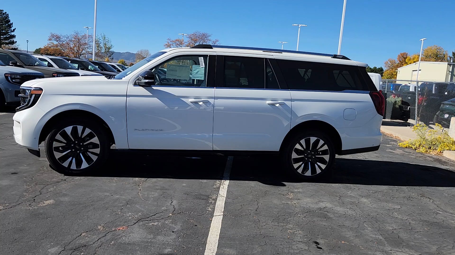 2025 Ford Expedition Platinum MAX photo 3