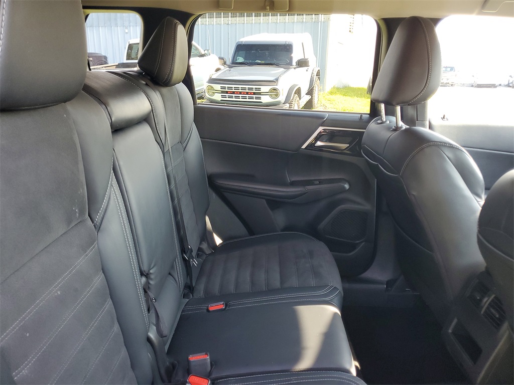 2024 Mitsubishi Outlander SE photo 35