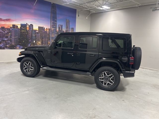 2025 Jeep Wrangler Sahara photo 2