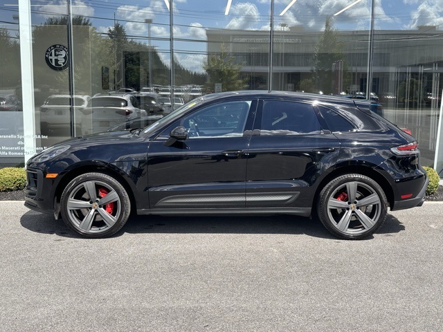 2023 Porsche Macan S photo 2