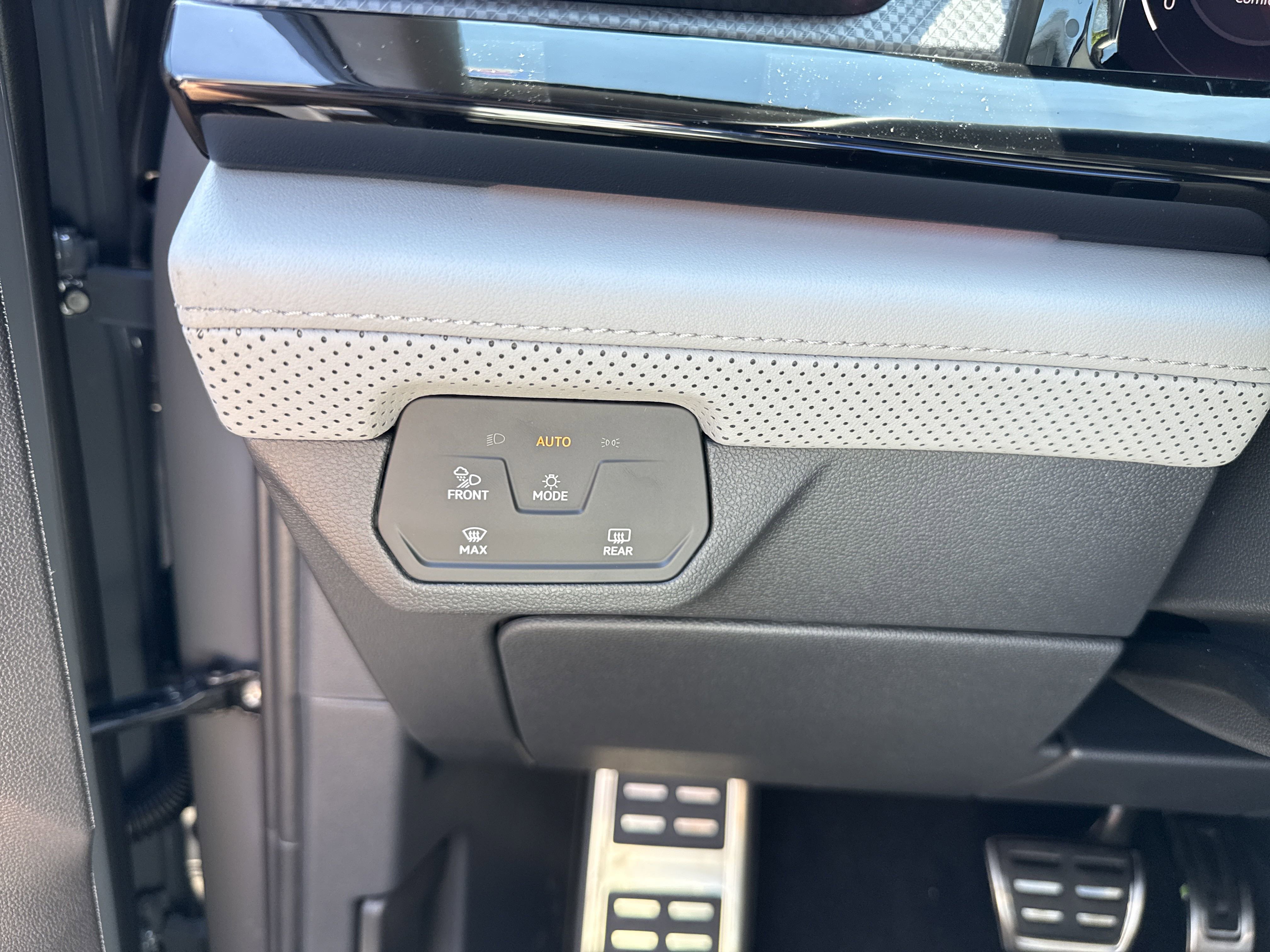 2025 Volkswagen Atlas Peak Edition SE photo 3
