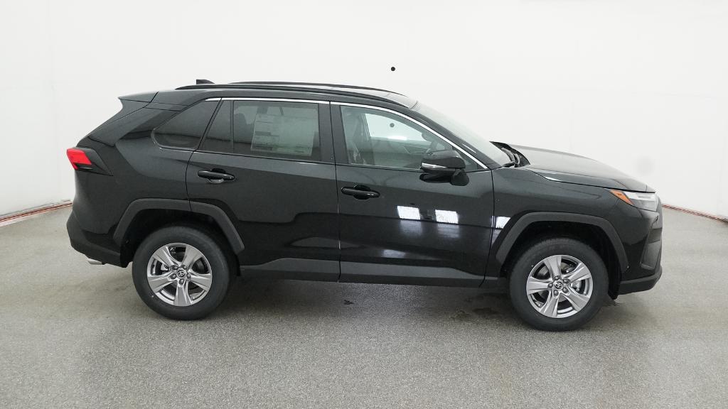 2025 Toyota RAV4 XLE photo 23