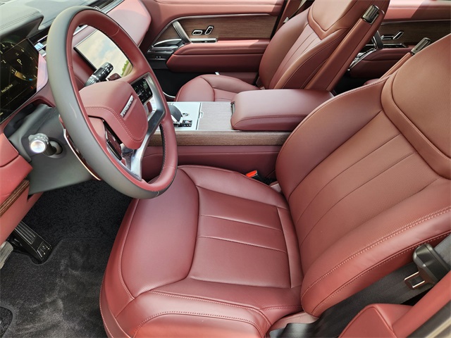 2025 Land Rover Range Rover SE photo 13