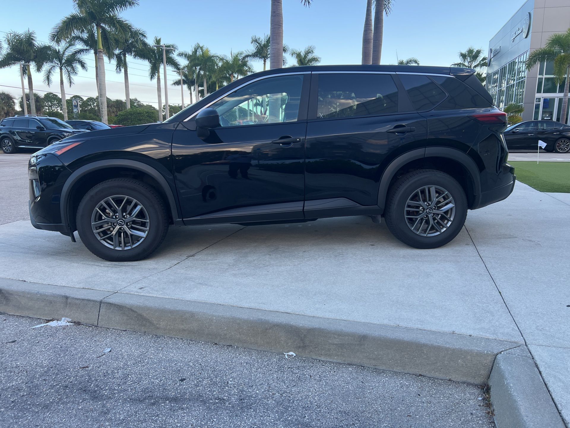 2024 Nissan Rogue S photo 3