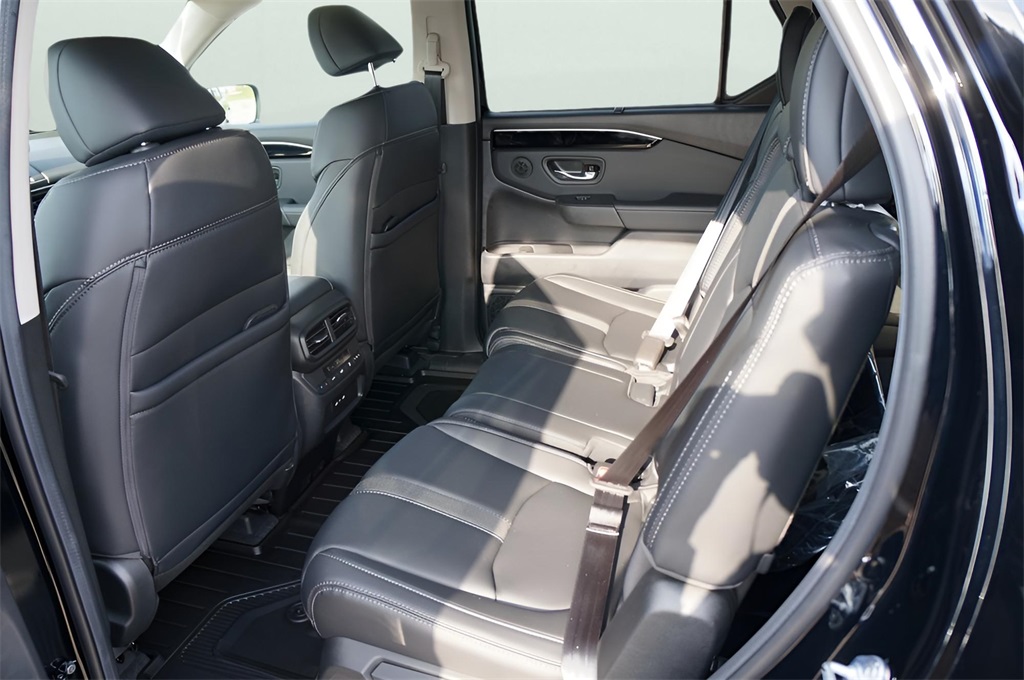 2025 Honda Pilot Touring photo 3
