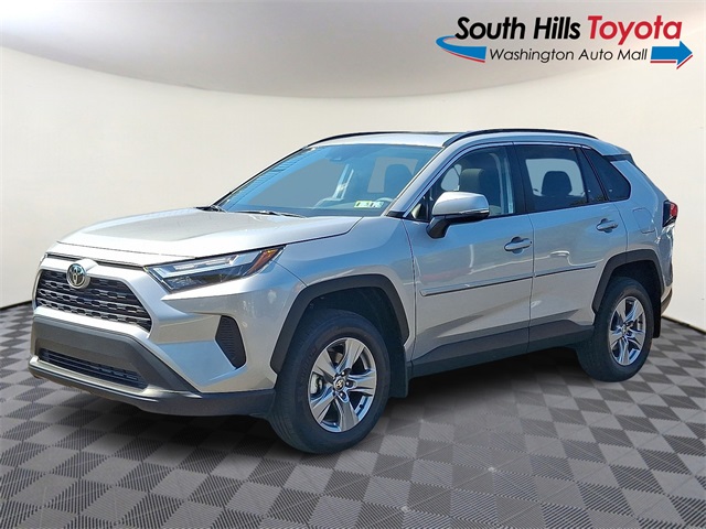 2025 Toyota RAV4 XLE photo 3