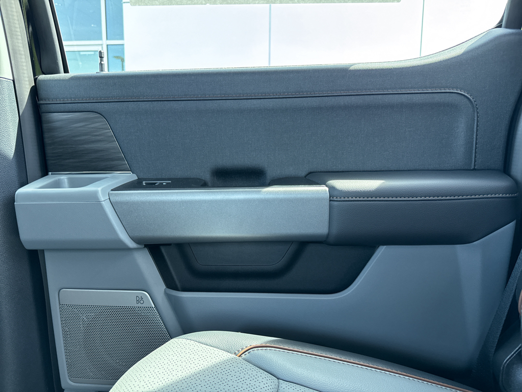 2025 Ford F-150 Lariat photo 42