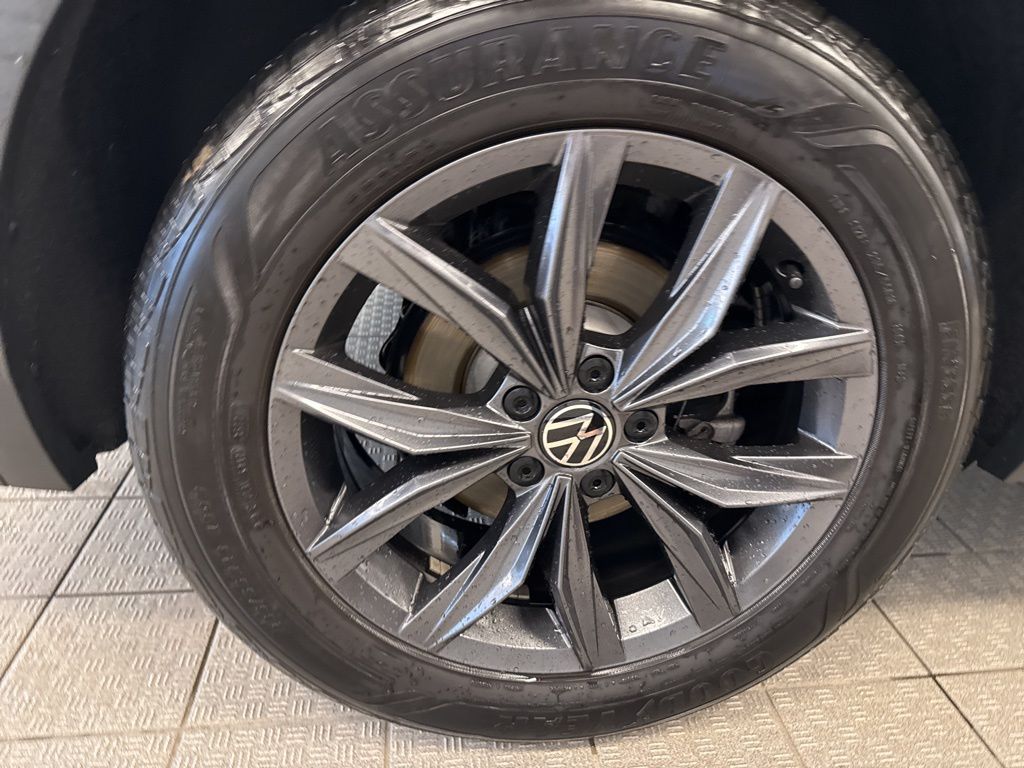 2023 Volkswagen Tiguan SE photo 4