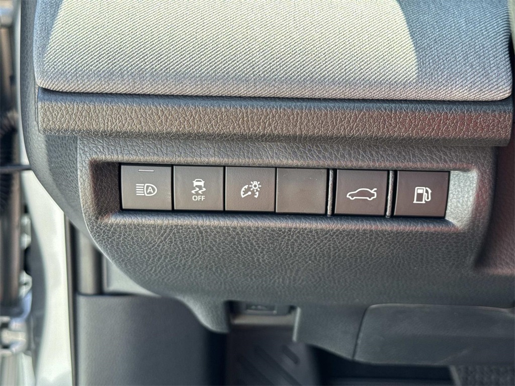 2025 Toyota Camry LE photo 11