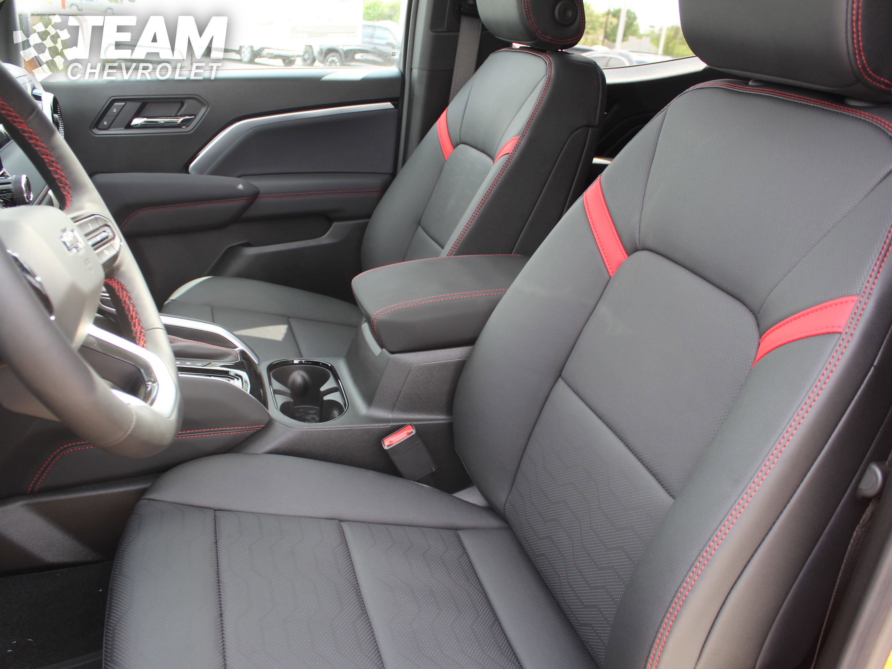2025 Chevrolet Colorado Z71 photo 8