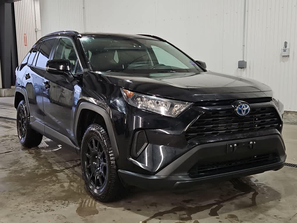 2021 Toyota RAV4 LE's photo