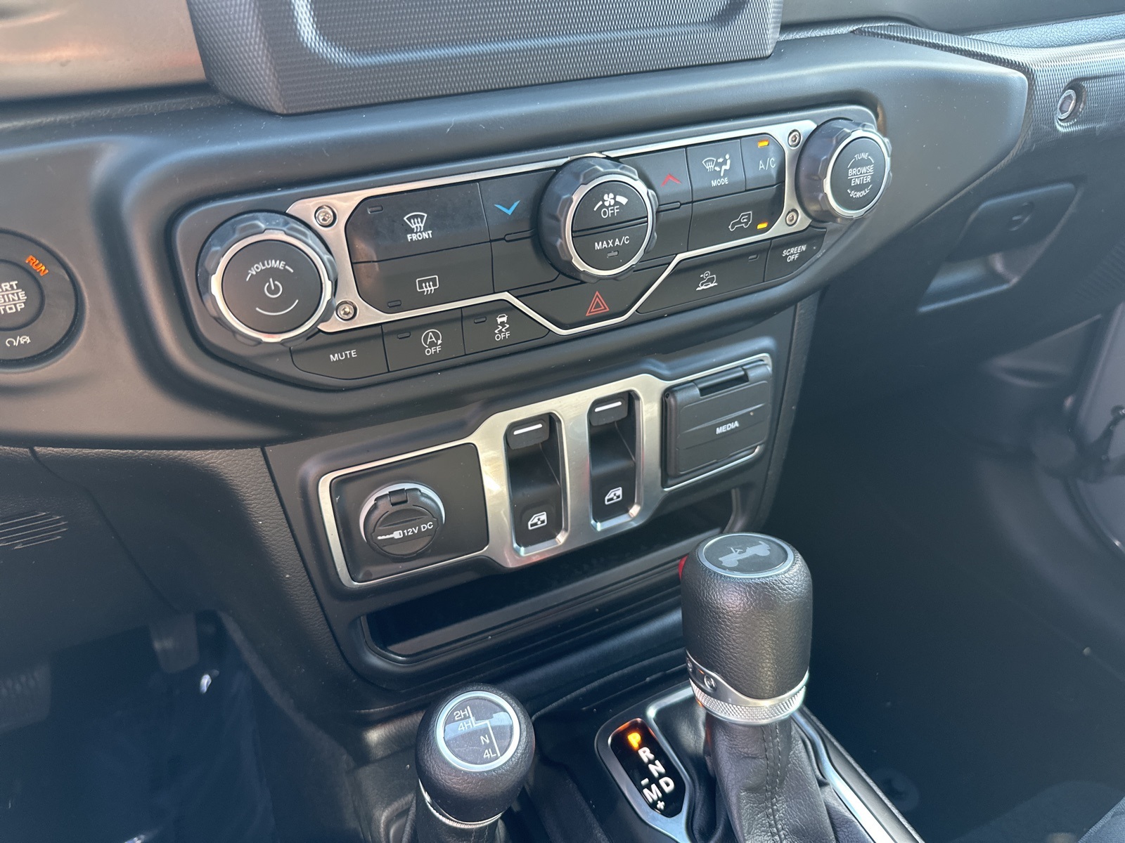 2022 Jeep Wrangler Sport S photo 23
