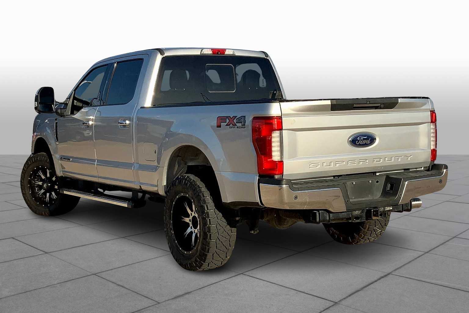 2018 Ford F-250 Lariat photo 11