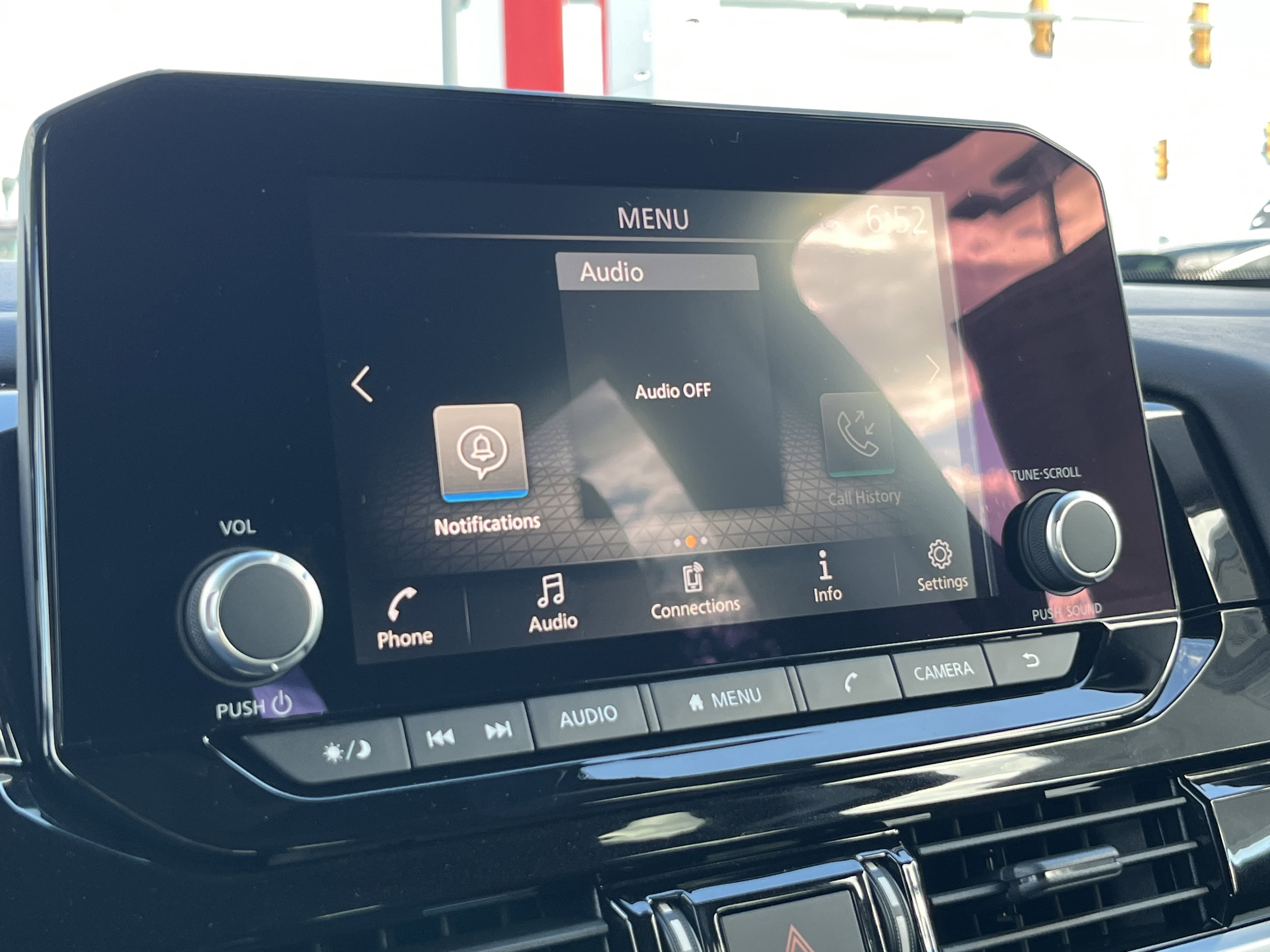2025 Nissan Pathfinder SV photo 4