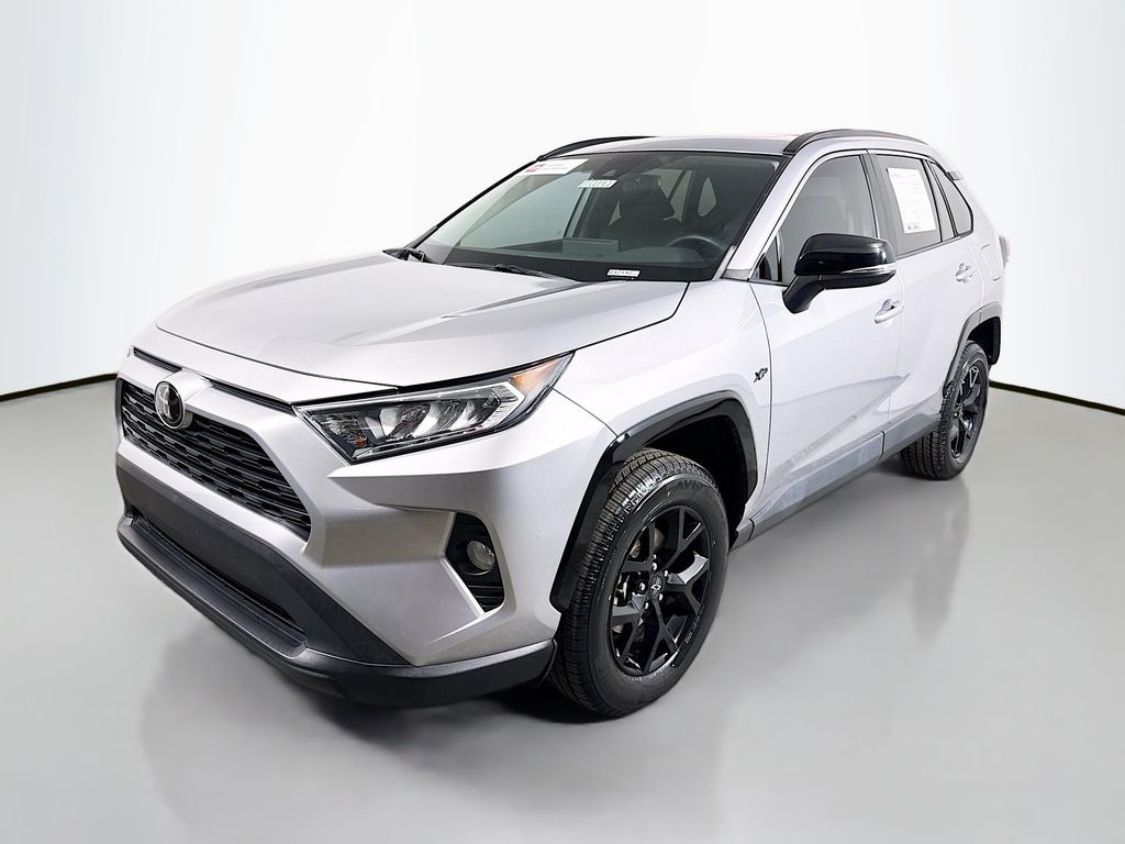 2021 Toyota RAV4 XLE photo 3