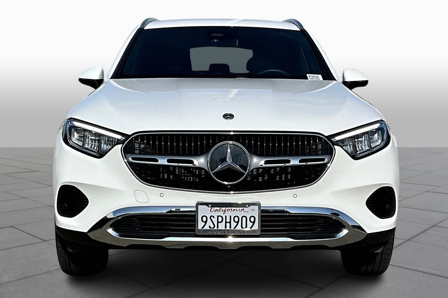 2025 Mercedes Benz GLC 300 photo 3