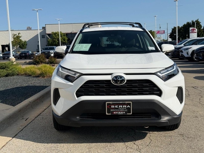 2023 Toyota RAV4 XLE photo 7