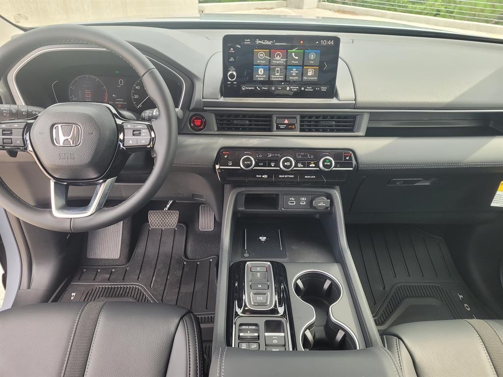 2025 Honda Pilot Touring photo 9