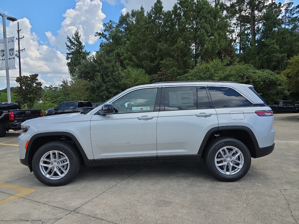 2025 Jeep Grand Cherokee Laredo X photo 5