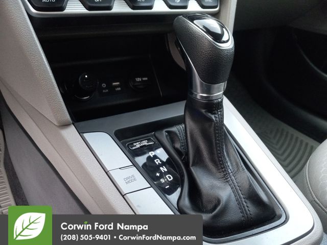 2020 Hyundai Elantra SEL photo 18