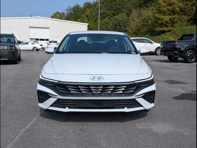 2025 Hyundai Elantra Hybrid Blue photo 3