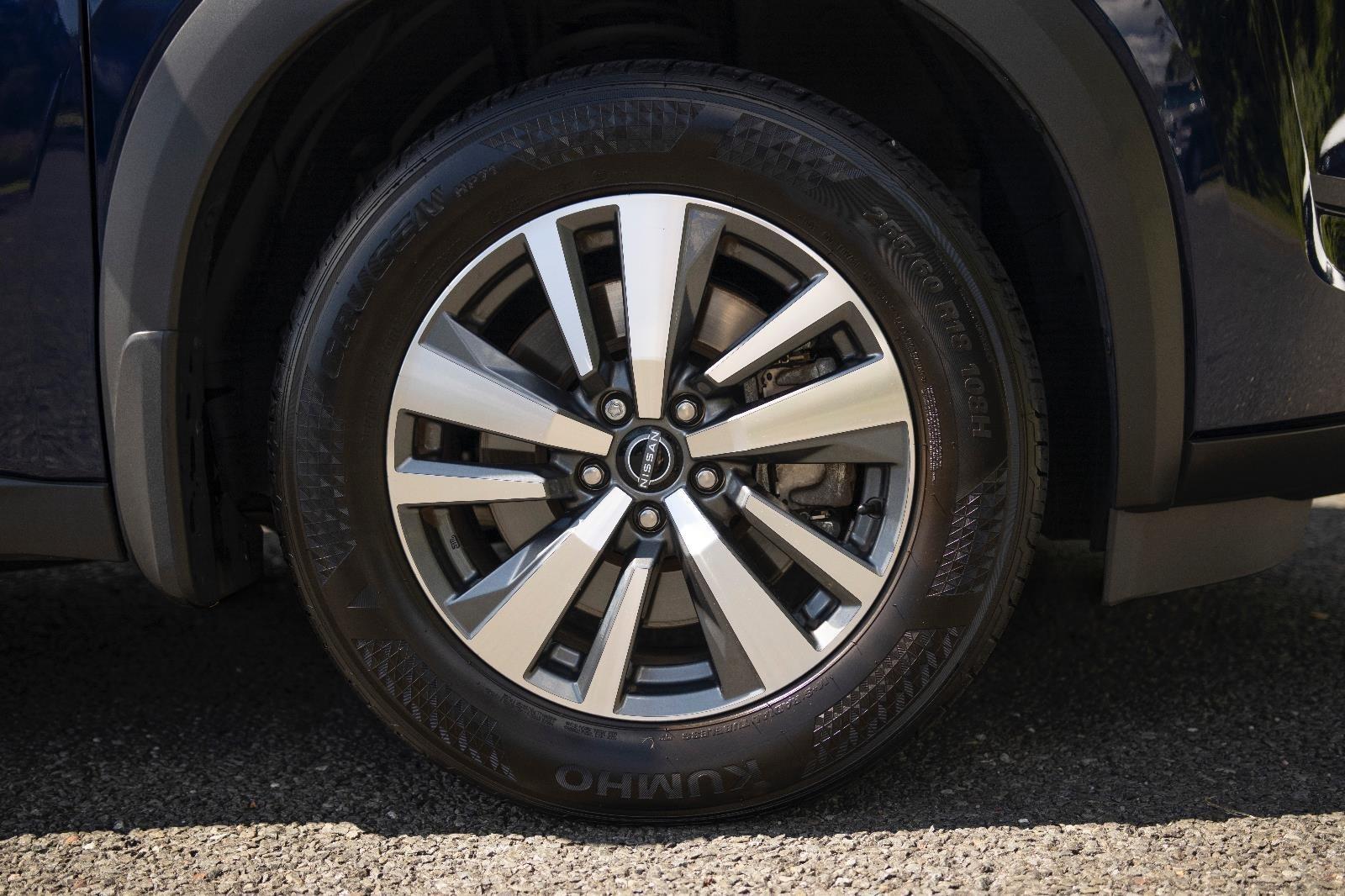 2024 Nissan Pathfinder SL photo 25