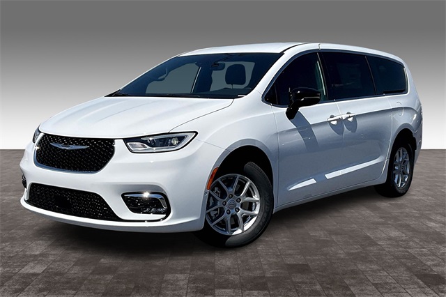 2026 Chrysler Pacifica Select's photo