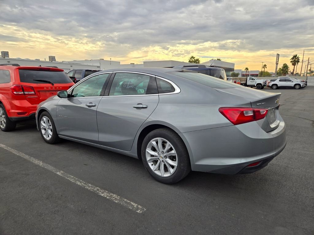 2024 Chevrolet Malibu 1LT photo 2