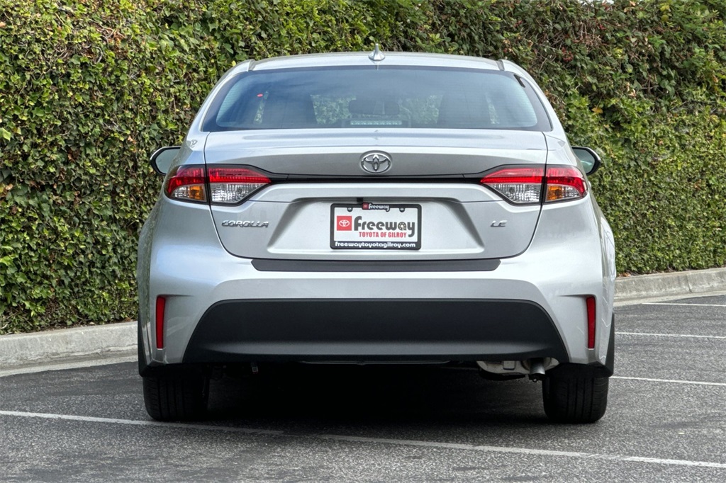 2025 Toyota Corolla LE photo 5