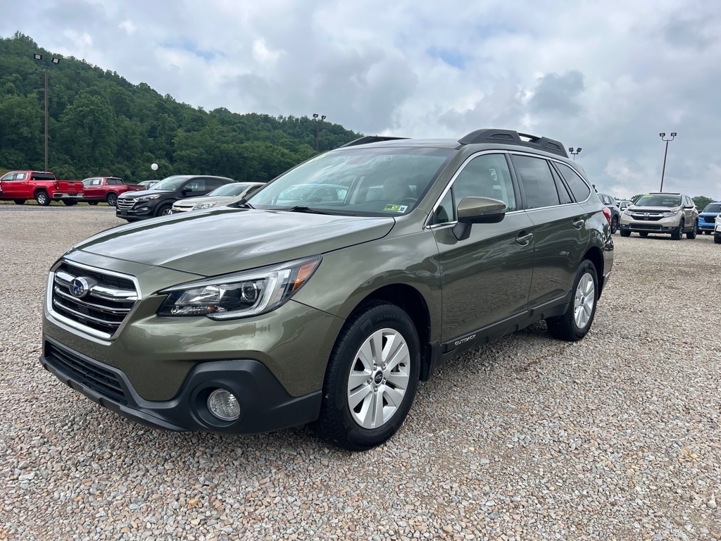 2018 Subaru Outback 2.5i Premium photo 3