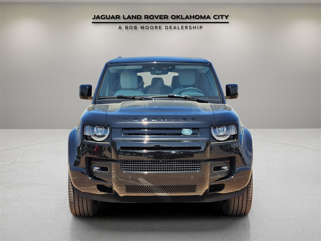 2025 Land Rover Defender 130 X-Dynamic SE photo 2