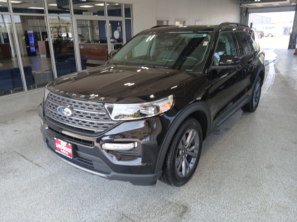 2023 Ford Explorer XLT photo 3