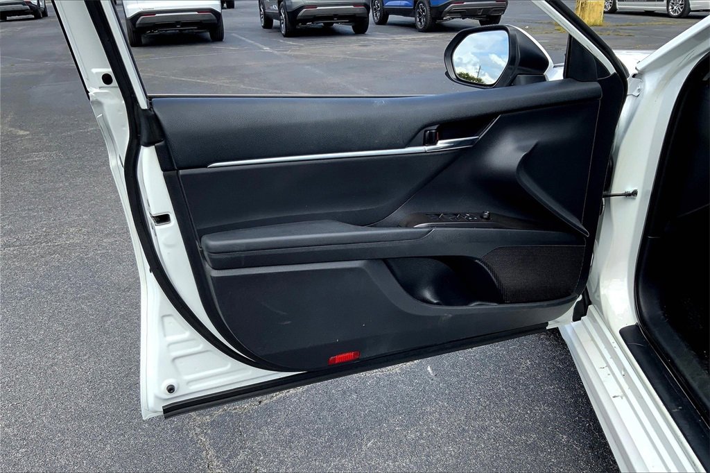 2021 Toyota Camry SE photo 22