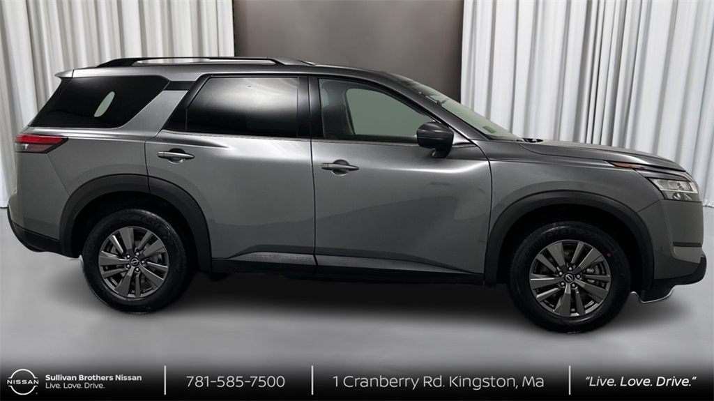 2022 Nissan Pathfinder SV photo 4