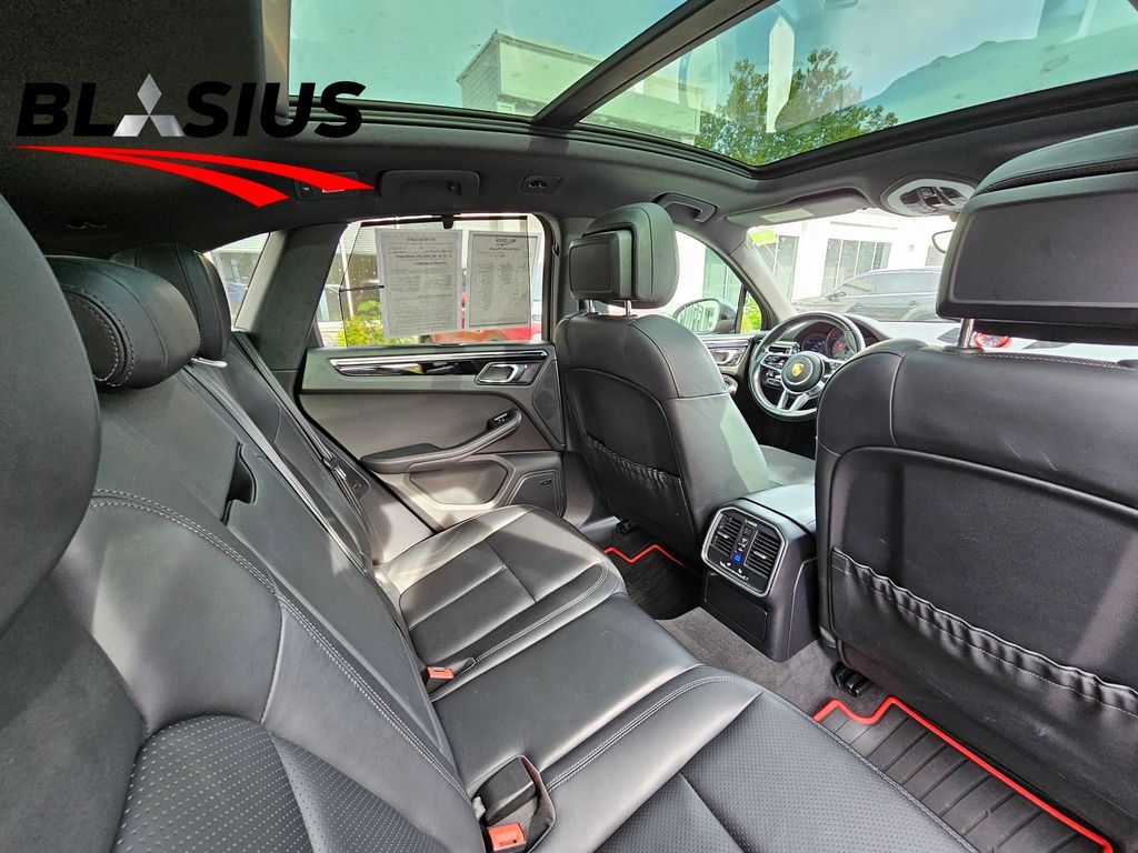 2016 Porsche Macan S photo 18