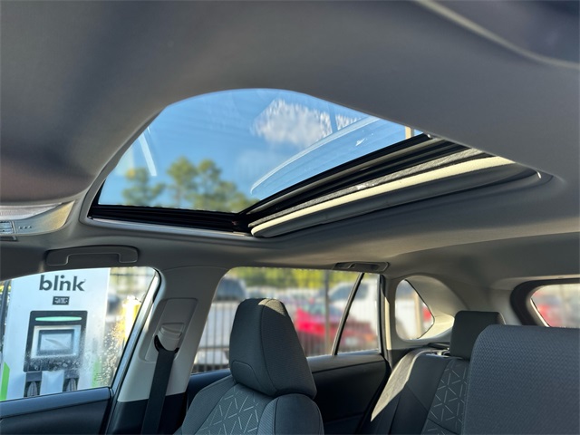 2021 Toyota RAV4 XLE photo 23