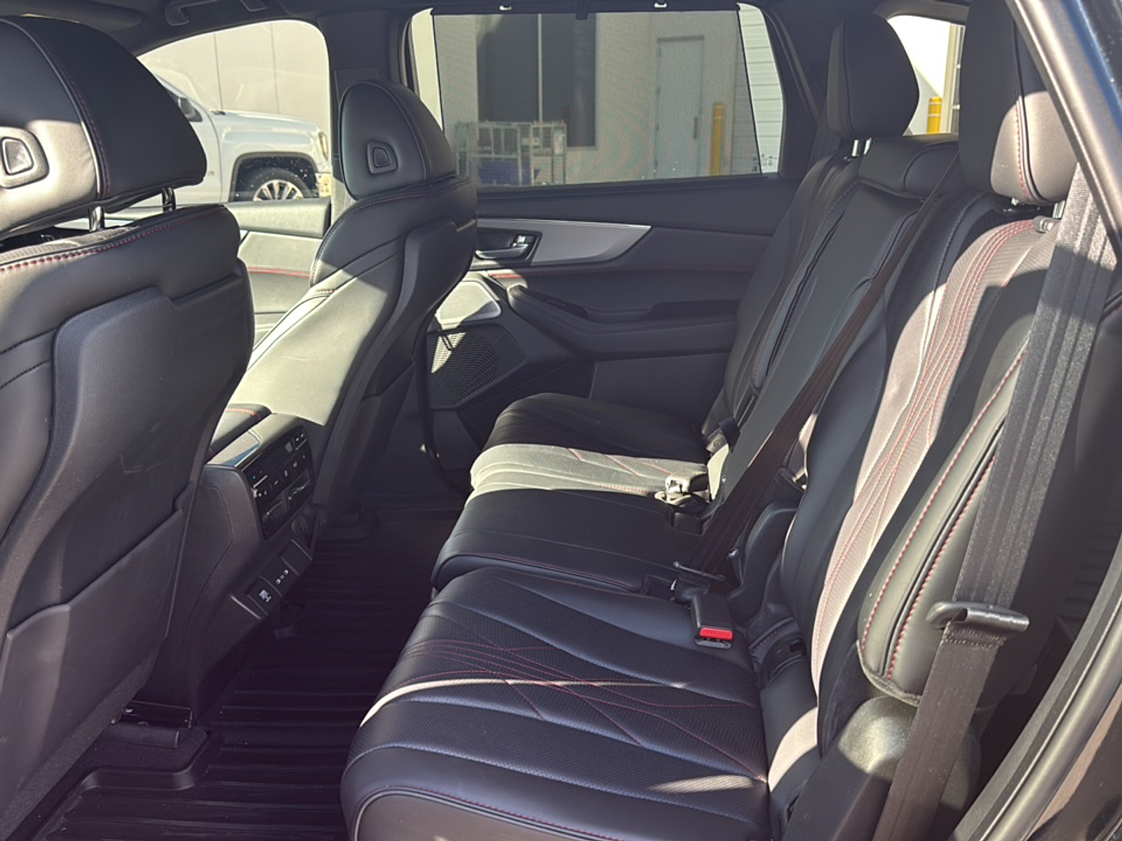 2025 Acura MDX SH-AWD A-Spec Advance photo 4