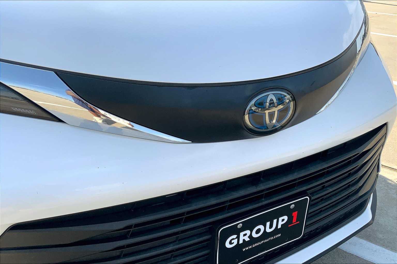 2021 Toyota Sienna LE photo 24