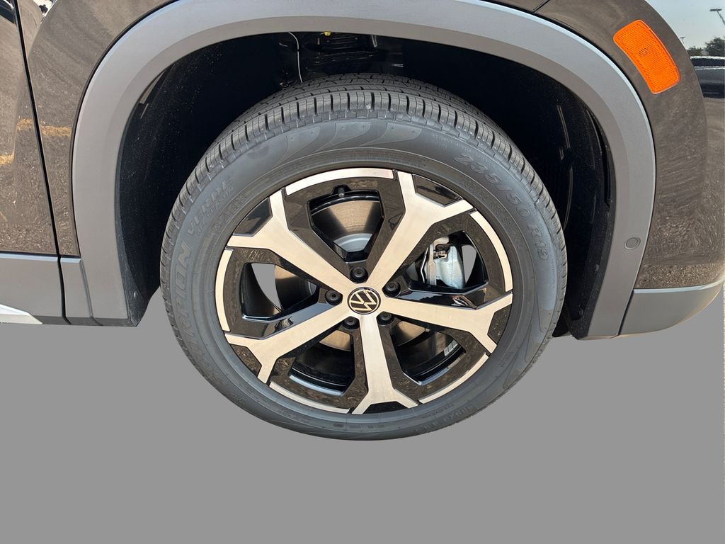 2025 Volkswagen Tiguan SE photo 13